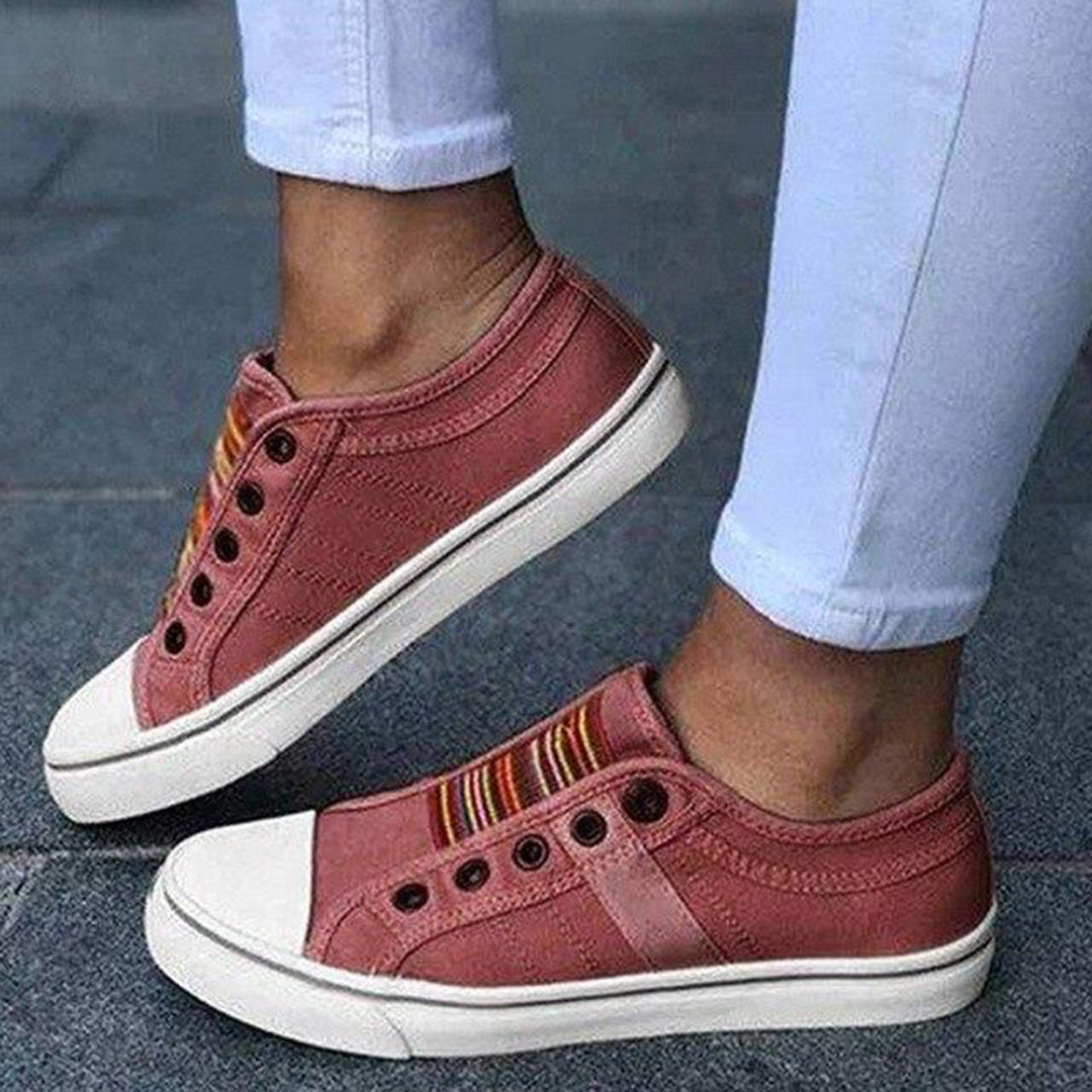 Modne, wsuwane trampki damskie Zofia. Lekkie i wygodne buty wiosenne, idealne do casualowych stylizacji.
