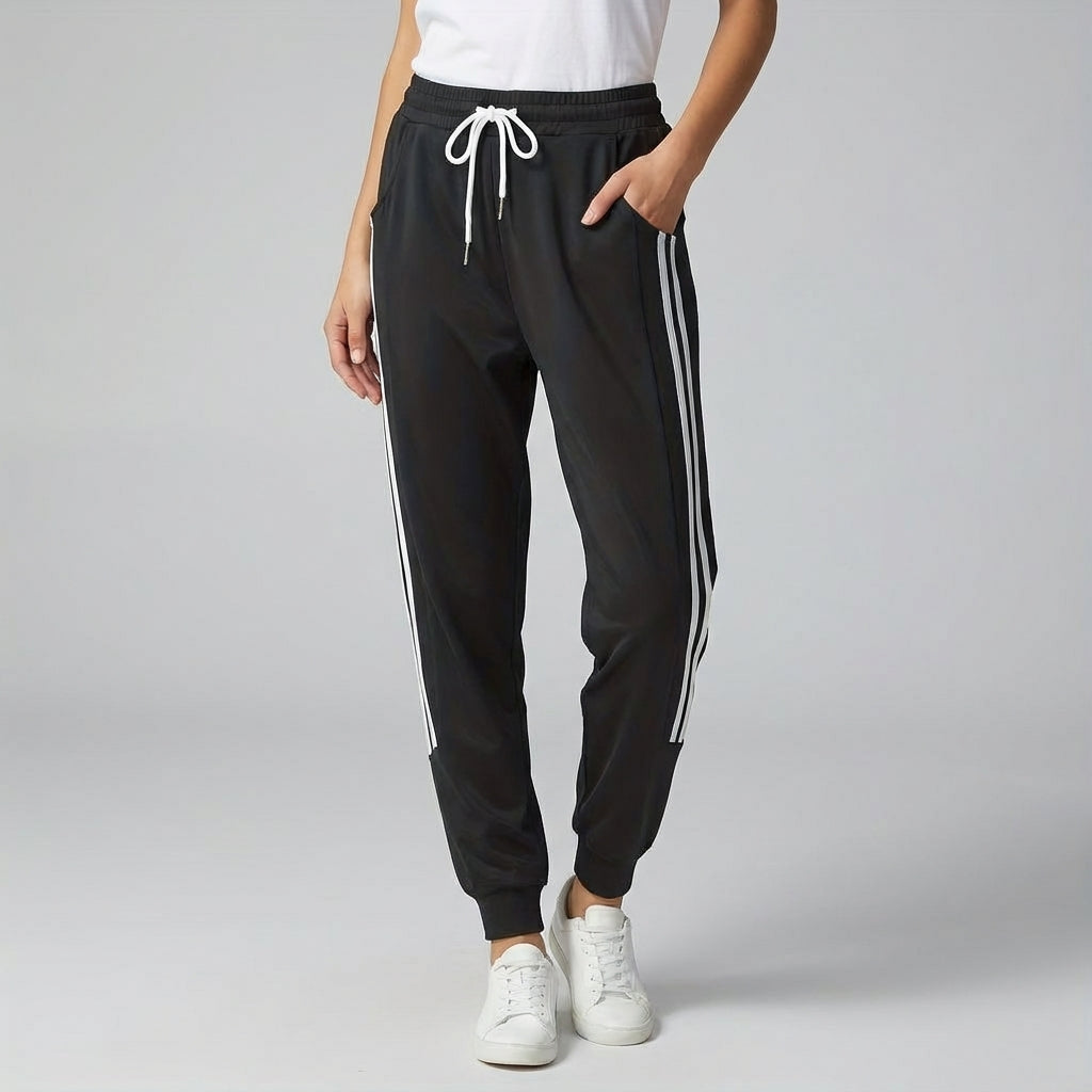 Stylowe damskie spodnie dresowe regular fit, z troczkiem, wszechstronne, do noszenia sportowo lub casualowo.