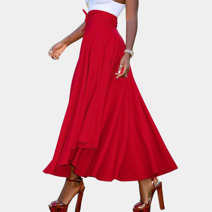 Elegancka damska spódnica maxi rozkloszowana, czerwona, z wysokim stanem. Doskonała na wiosenno-letnie stylizacje.
