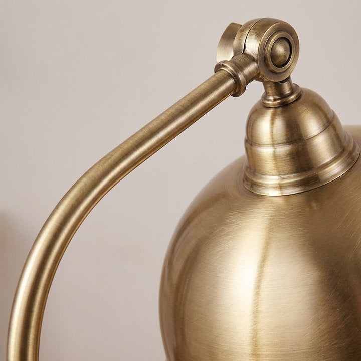 Vintage lampa stołowa LED do czytania z regulacją. Złoty/mosiężny design, świetna do biura i sypialni.