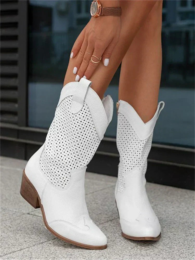Damskie ażurowe kowbojki na stabilnym obcasie, idealne do eleganckich i casualowych stylizacji.