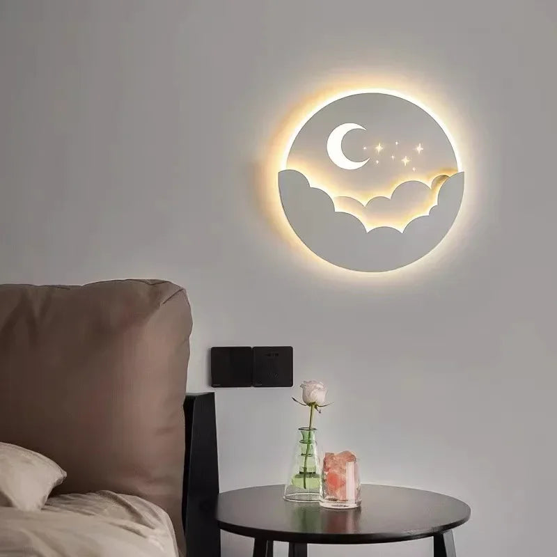 Energooszczędna lampa ścienna LED Skylume z motywem księżyca i gwiazd, do pokoju dziecięcego.