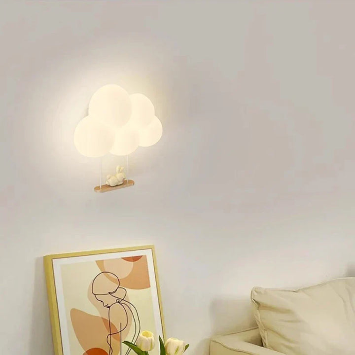 Nowoczesna lampa ścienna LED, biała. Oświetlenie dziecięce z delikatnym światłem i motywami zwierzęcymi do pokoju.