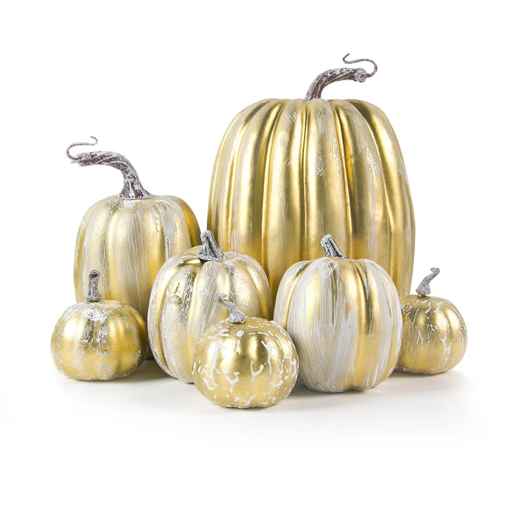 Różnorodne sztuczne dynie piankowe, idealne do dekoracji na Halloween, jesień i Święto Dziękczynienia.