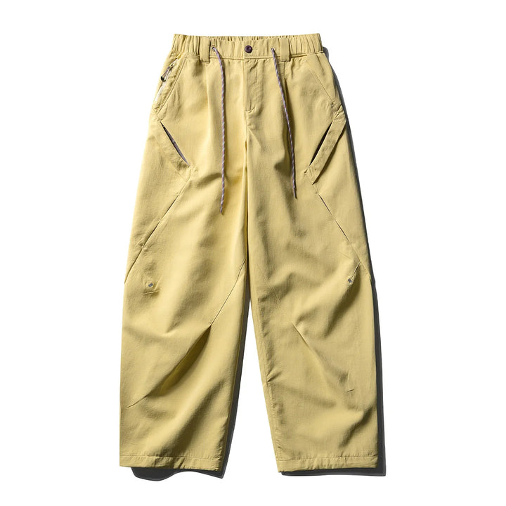 Spodnie cargo techwear, z dużymi kieszeniami, idealne na przygody outdoorowe.