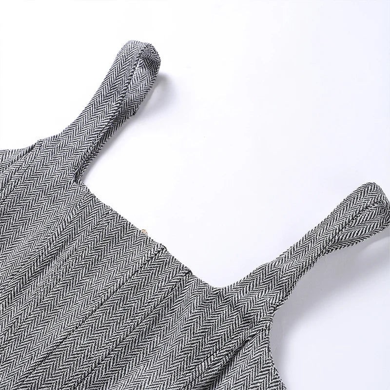 Damski komplet modowy: top gorset, blazer i proste spodnie, styl biurowy i wieczorowy.