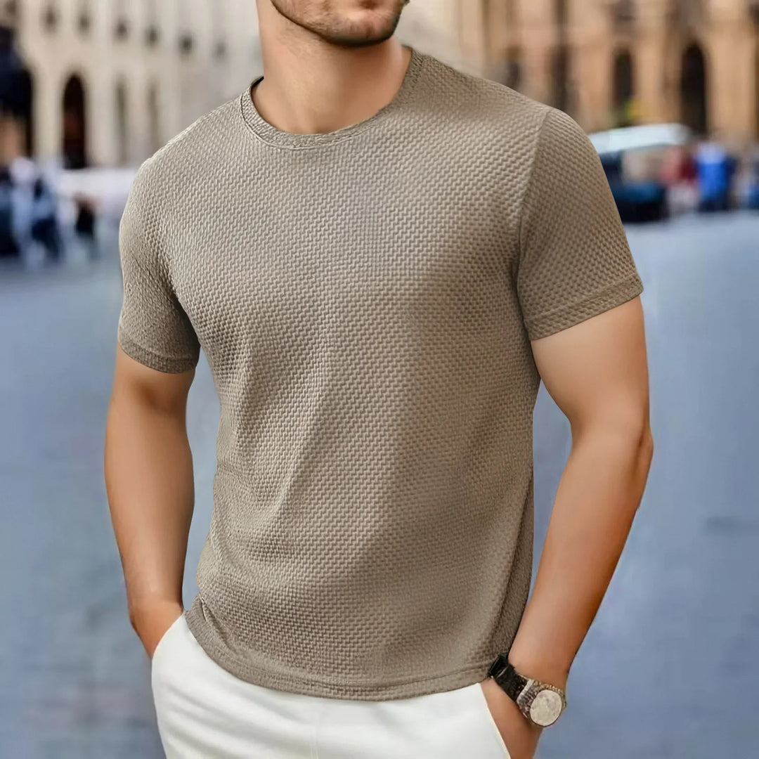 Męski t-shirt z teksturą, dopasowany krój, okrągły dekolt. Idealny na lato.