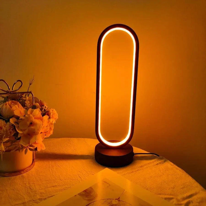 Minimalistyczna lampa LED stołowa ze sterowaniem dotykowym. Oświetlenie regulowane jasnością i kolorem do każdego wnętrza.