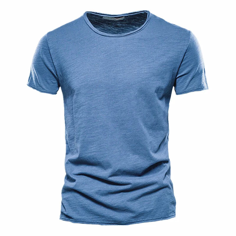 Casualowy męski t-shirt z okrągłym dekoltem, dopasowany krój. Krótki rękaw, idealny do codziennych outfitów.