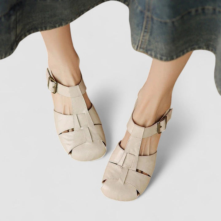 Eleganckie brązowe damskie buty Mary Jane z paskiem. Stylowe i wygodne do pracy i na co dzień.