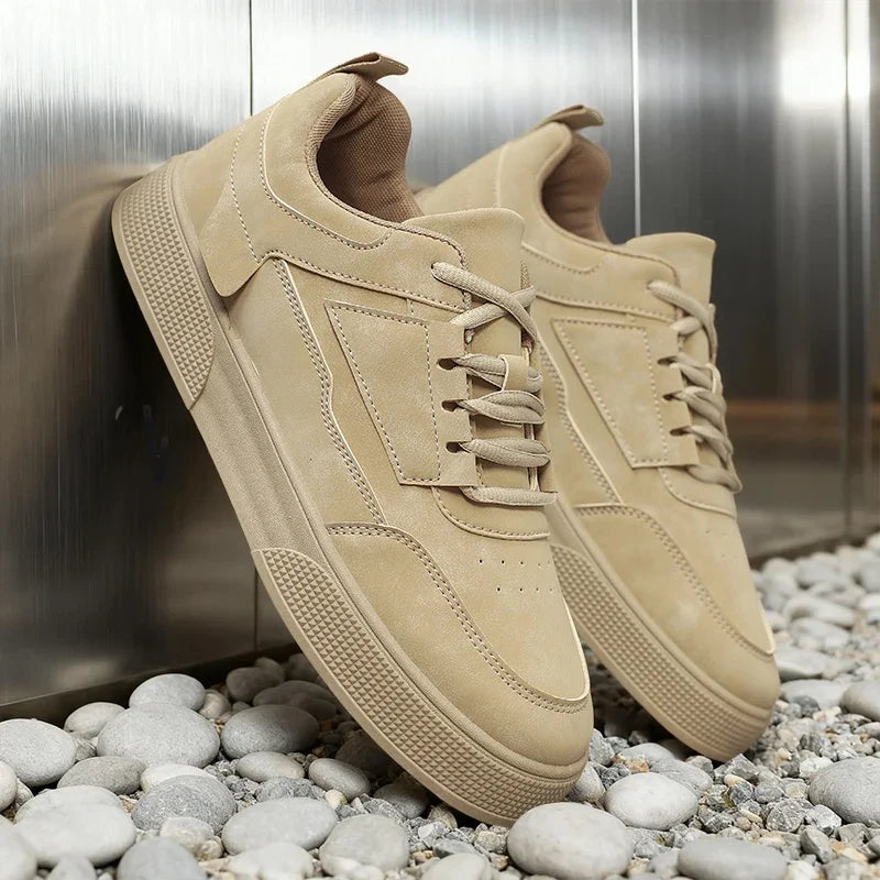 Męskie sznurowane sneakersy streetwearowe, idealne do miasta, zapewniające klasyczny styl i komfort na co dzień.
