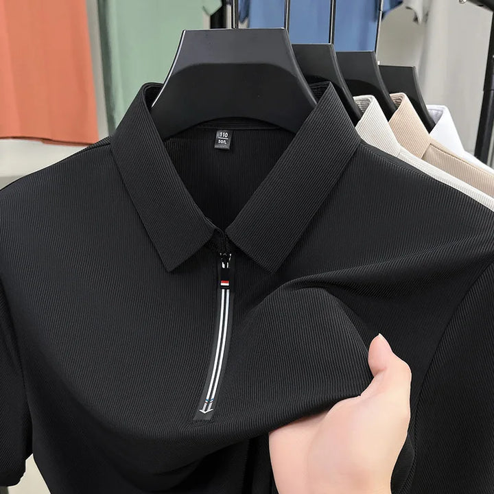 Elegancka męska koszulka polo z krótkim rękawem, z zamkiem, uniwersalna do codziennych i letnich stylizacji.