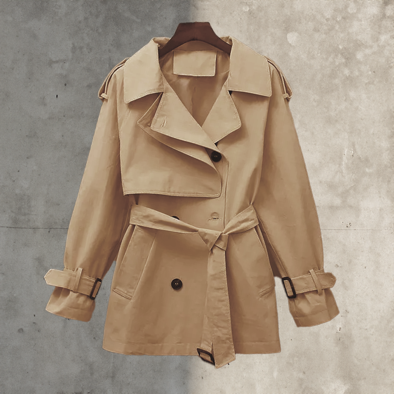 Modny zielony płaszcz damski trench z podwójnymi guzikami i paskiem. Elegancki, wodoodporny na wiosnę i jesień.