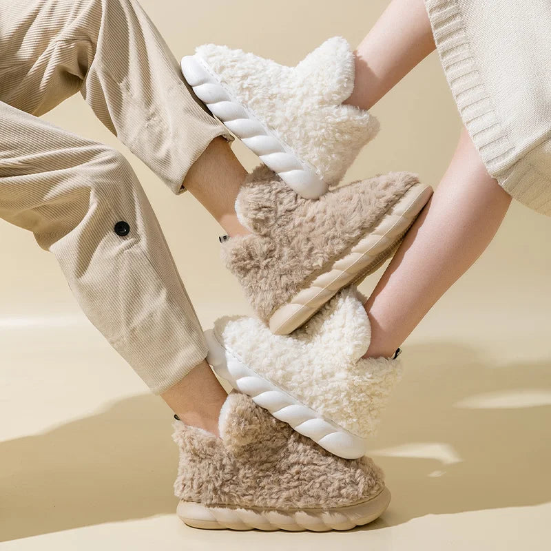 Wygodne pluszowe kapcie CozySteps dla kobiet. Miękkie, bawełniane obuwie domowe na chłodne dni.