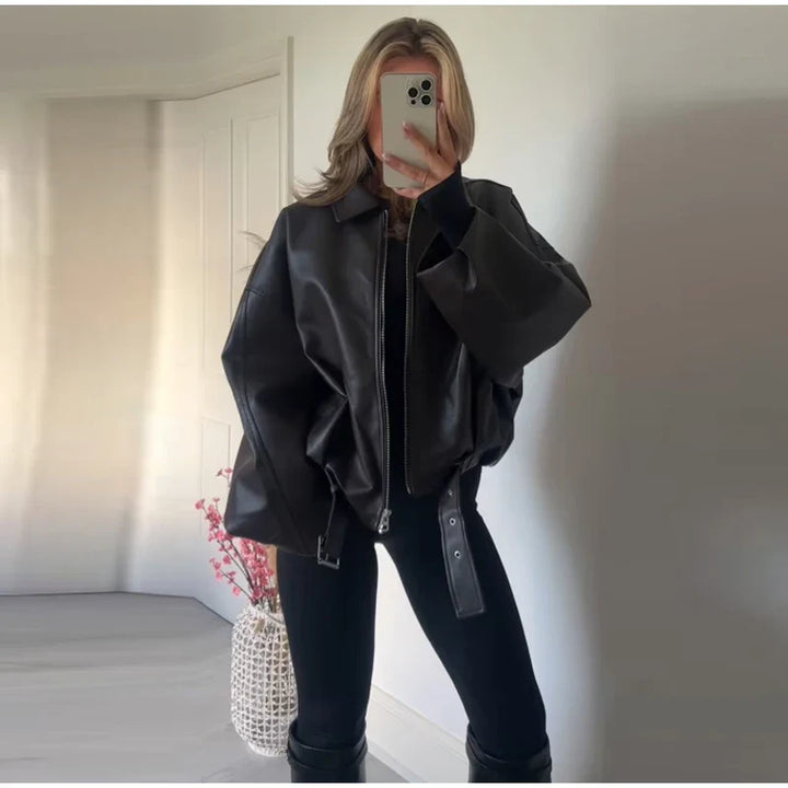 Modna damska kurtka oversize z kołnierzem i zamkiem, długi rękaw. Komfort i nowoczesny casualowy styl.