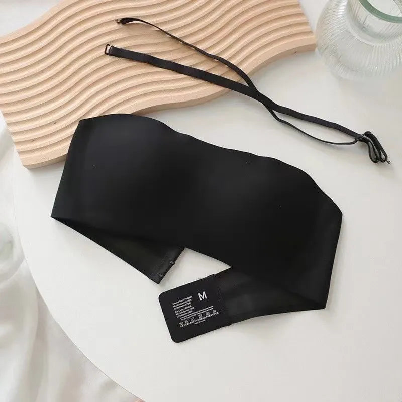 Elegancki biustonosz bandeau dla kobiet, idealny do noszenia bez ramiączek. Komfortowa bielizna.