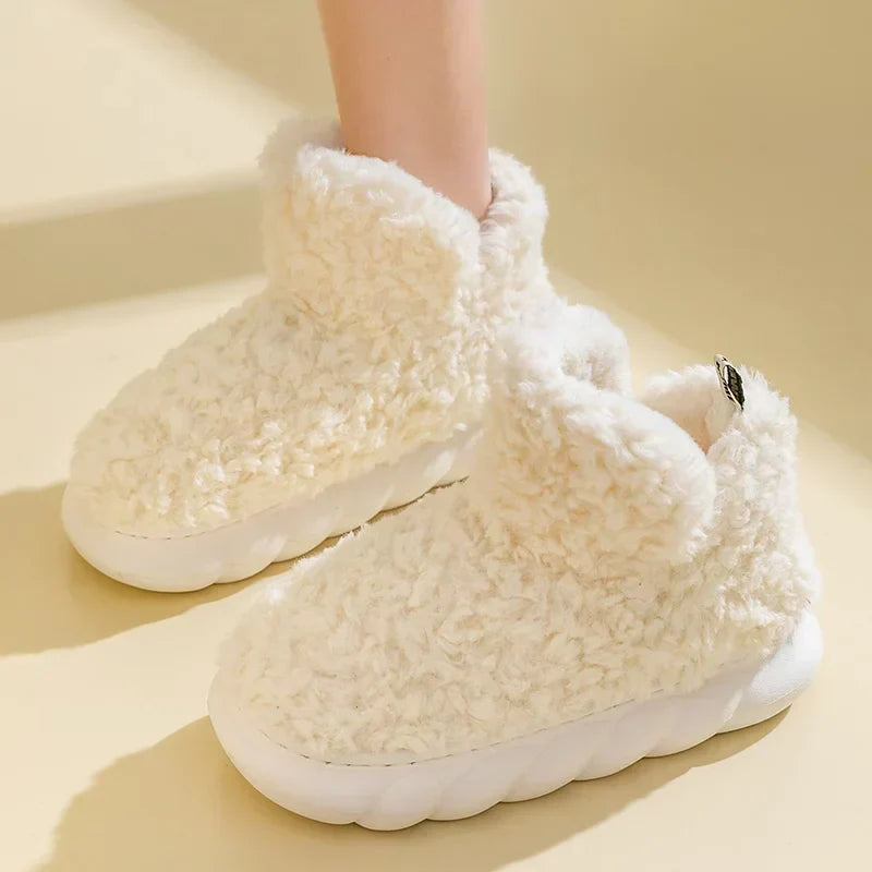 Kapcie CozySteps dla kobiet. Zapewniają ciepło i komfort, idealne domowe obuwie na mroźne dni jesieni i zimy.