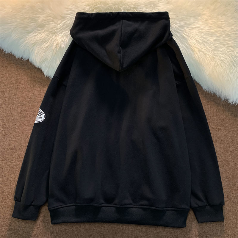 Bluza męska oversize z kapturem, stylowym nadrukiem. Idealna do noszenia na co dzień, zapewniając komfort.