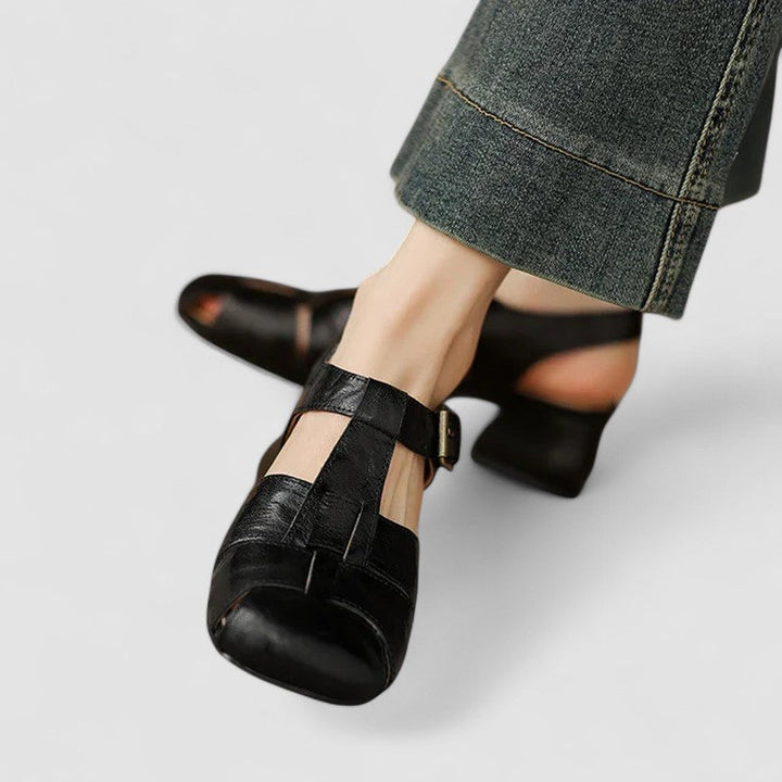 Beżowe damskie buty Mary Jane z niskim obcasem i paskiem. Klasyczne, eleganckie i komfortowe.