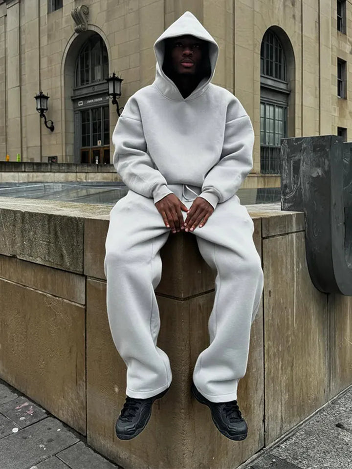 Wygodny męski dres oversize Bastian: Komplet z bluzą i joggerami, doskonały do loungewear i relaksu.