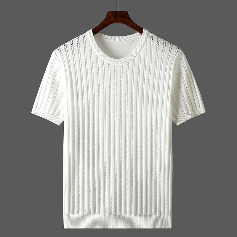 Elegancki t-shirt męski dzianinowy ze ściągaczem przy dekolcie, styl smart casual.