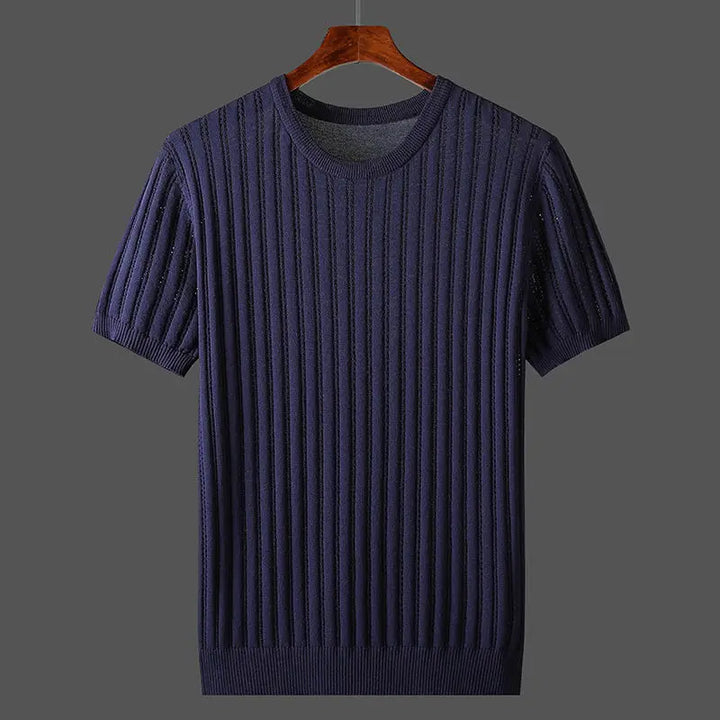 Męski t-shirt casualowy z dzianiny, ze stylowym okrągłym dekoltem i ściągaczem.