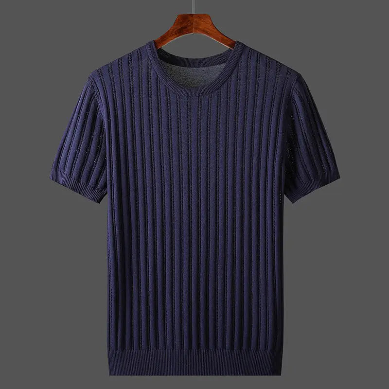 Dopasowany męski t-shirt casualowy, dzianinowy, z okrągłym dekoltem i praktycznym ściągaczem.