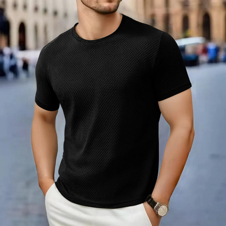 Casualowy t-shirt męski z krótkim rękawem, teksturą i okrągłym dekoltem. Wygodna koszulka dopasowana.
