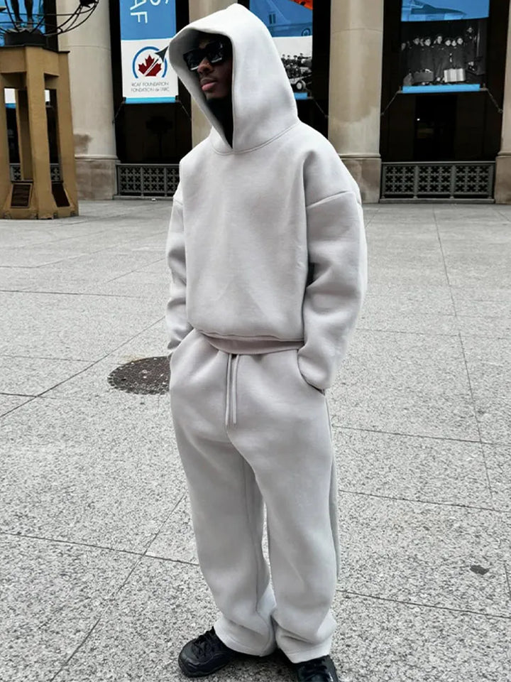 Męski dres oversize Bastian: Komfortowy komplet z bluzą z kapturem i joggerami, idealny na co dzień.