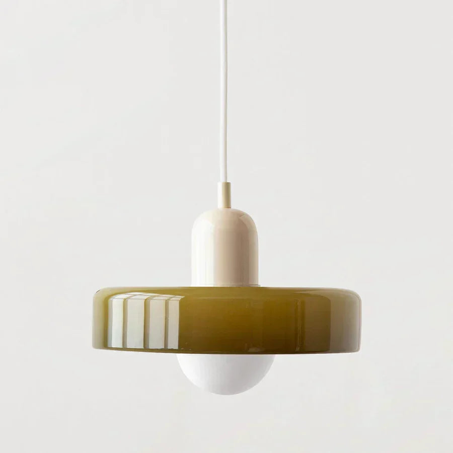 Skandynawska lampa sufitowa marmurowa, prostota i styl w salonie.