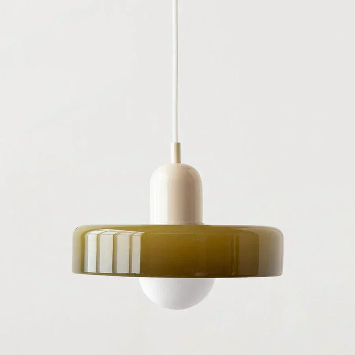 Skandynawska lampa sufitowa marmurowa, prostota i styl w salonie.