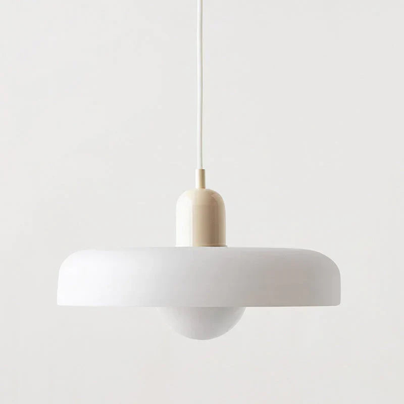 Designerskie oświetlenie: marmurowa lampa wisząca do salonu.