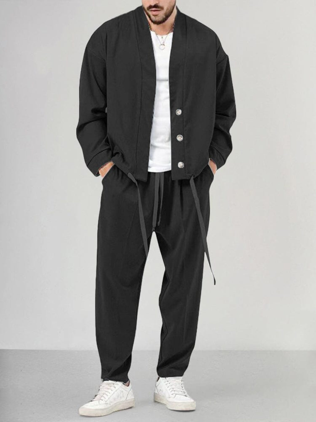 Stylowy męski dres wypoczynkowy casual. Dwuczęściowy komplet gwarantuje wygodę i modny wygląd.