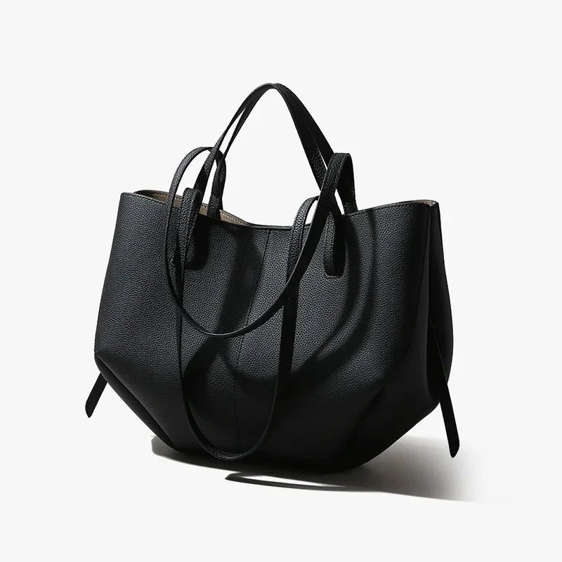 Elegancka czarna torebka damska shopper, modna i praktyczna na ramię, na zakupy.