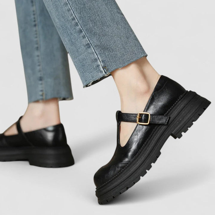 Stylowe buty damskie Mary Jane Bronte z paskiem na platformie. Komfortowe obuwie w stylu vintage dla modnej kobiety.