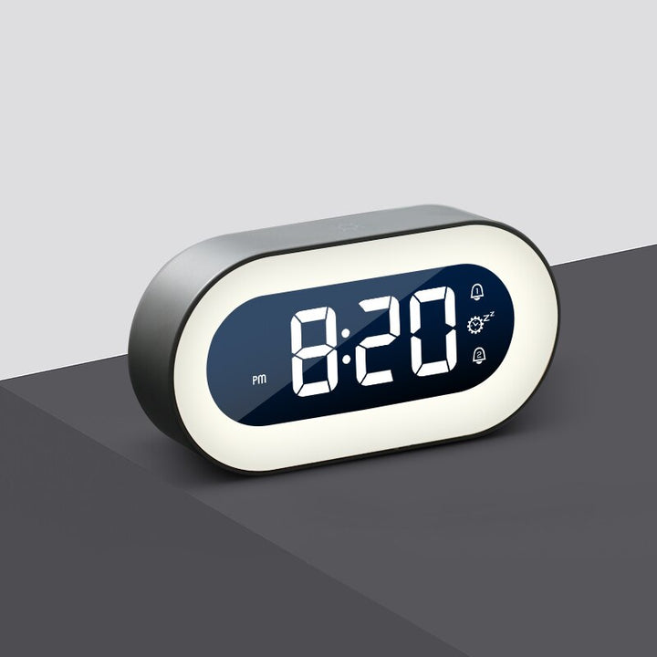 Budzik LED z delikatnym nocnym światłem, cyfrowym wyświetlaczem. Akumulatorowy zegar do sypialni. Ładowanie USB-C.