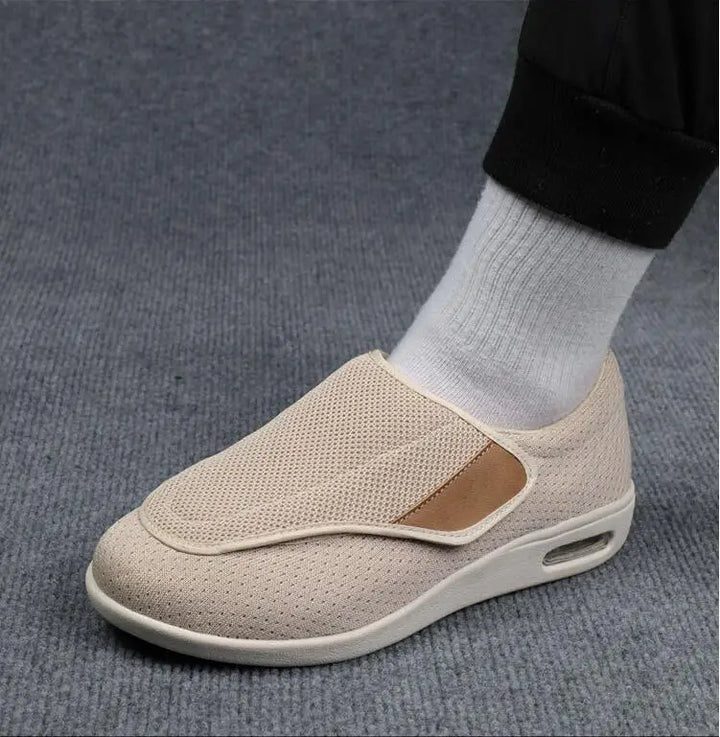 Para komfortowych męskich butów wsuwanych, gotowa do noszenia, do casualowych outfitów.