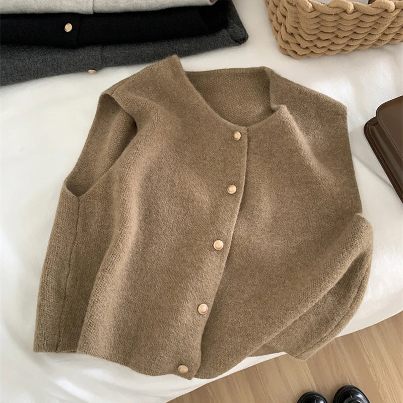 Elegancka kamizelka damska Solveig z wełny merino. Modny bezrękawnik do stylizacji warstwowych, zapewniający komfort.