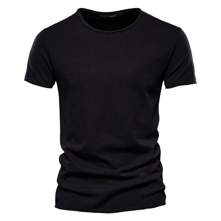 Męski t-shirt z okrągłym dekoltem, dopasowany krótki rękaw. Uniwersalna odzież basic do każdej męskiej garderoby.