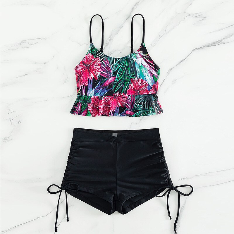 Stylowy damski tankini z crop topem, idealny na lato. Dwuczęściowy strój kąpielowy z regulowanymi ramiączkami.