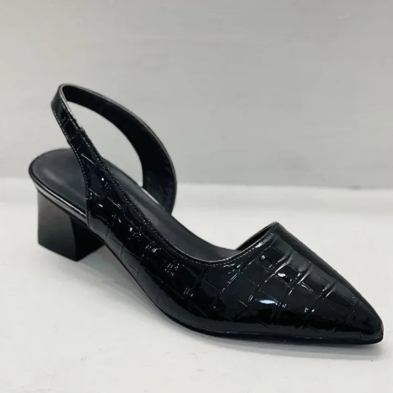 Modne sandały damskie ze szpiczastym noskiem i paskiem slingback. Obuwie na słupku, eleganckie na co dzień i wyjścia.