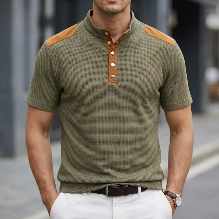 Męska koszulka polo Henley z krótkim rękawem i dekoltem na guziki. Idealna do stylu casual.