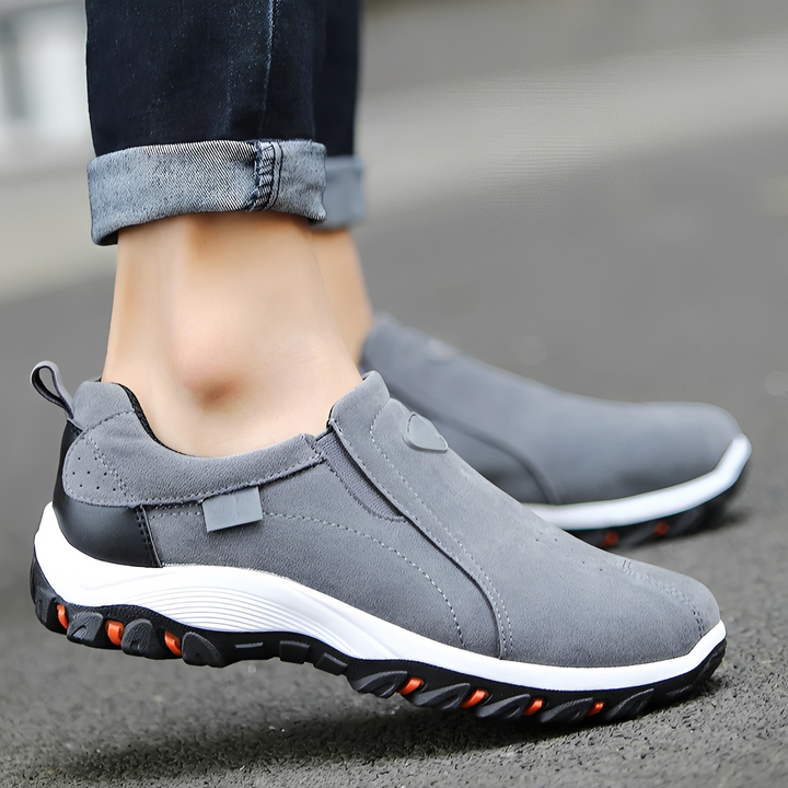 Męskie buty outdoorowe, idealne na co dzień i spacery. Wygodne, solidne obuwie sportowe.