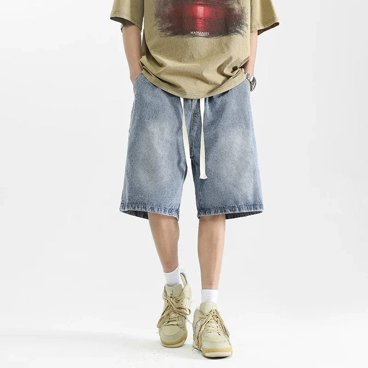 Modne męskie szorty streetwear. Długie baggy, sprane. Doskonałe na letnie, casualowe stylizacje.
