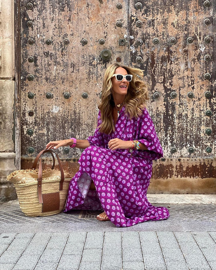 Wszechstronna damska sukienka boho maxi oversize z długim rękawem, casualowa i wygodna.