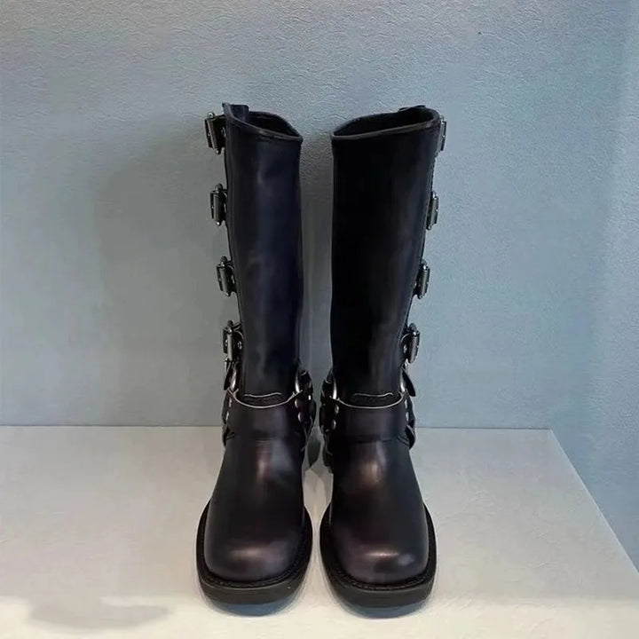 Eleganckie botki damskie biker vintage. Czarne, wygodne buty do kostki na jesień i zimę. Modne, casualowe, stylowe.