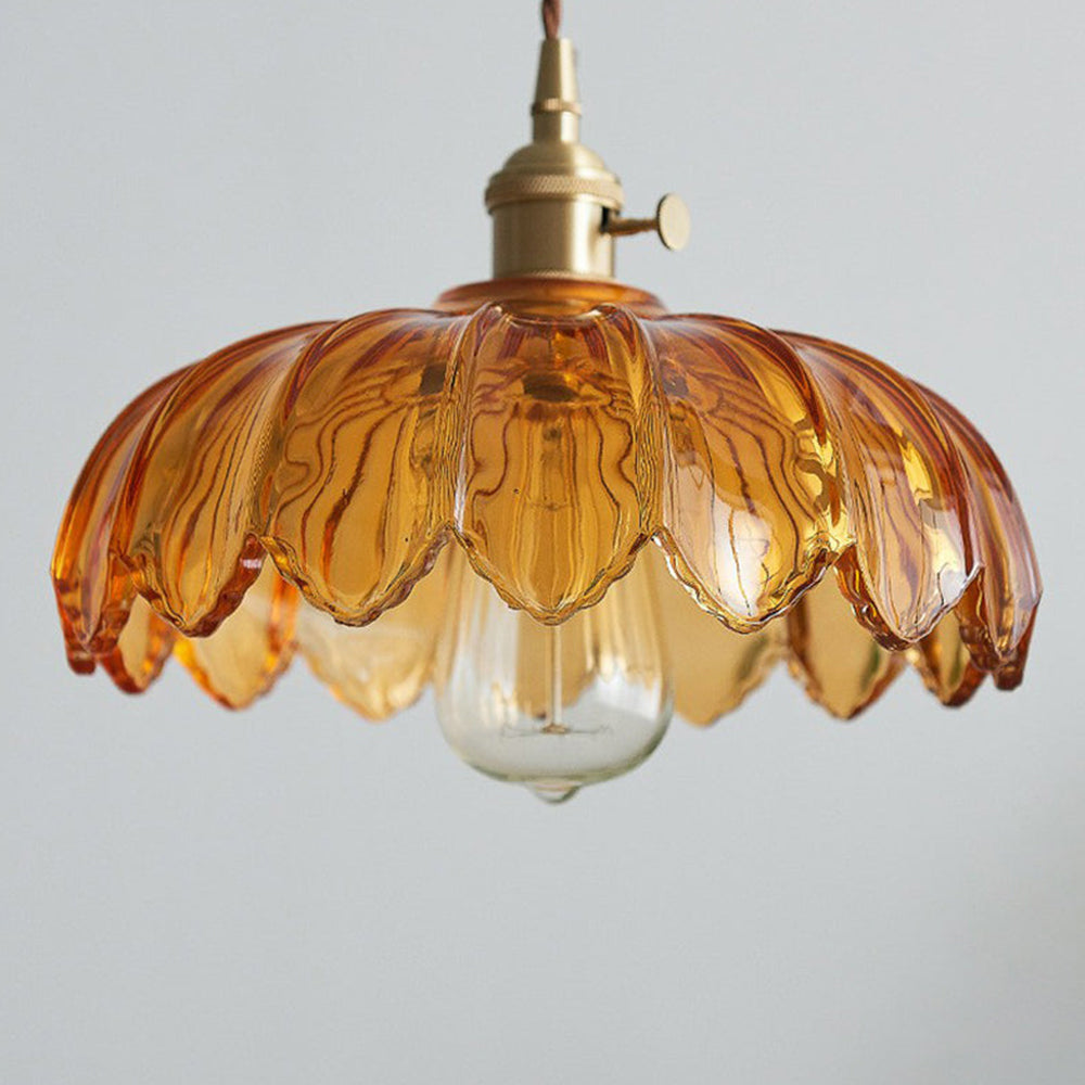 Biała lampa wisząca szklana, czysty design, uniwersalne oświetlenie sufitowe do każdego pokoju w domu.