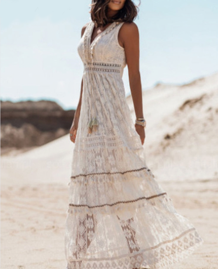 Elegancka biała sukienka maxi boho. Lekka damska sukienka na lato, zwiewna i modna.