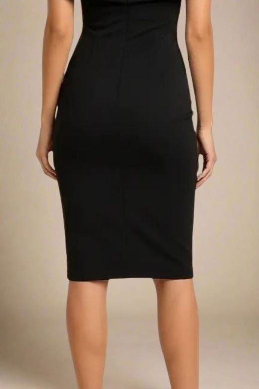 Czarna sukienka off-shoulder, dopasowany krój, idealna na wieczorne wyjście.