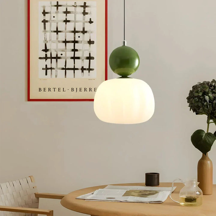 Nowoczesne oświetlenie sufitowe, lampa wisząca, czarny metal, salon.
